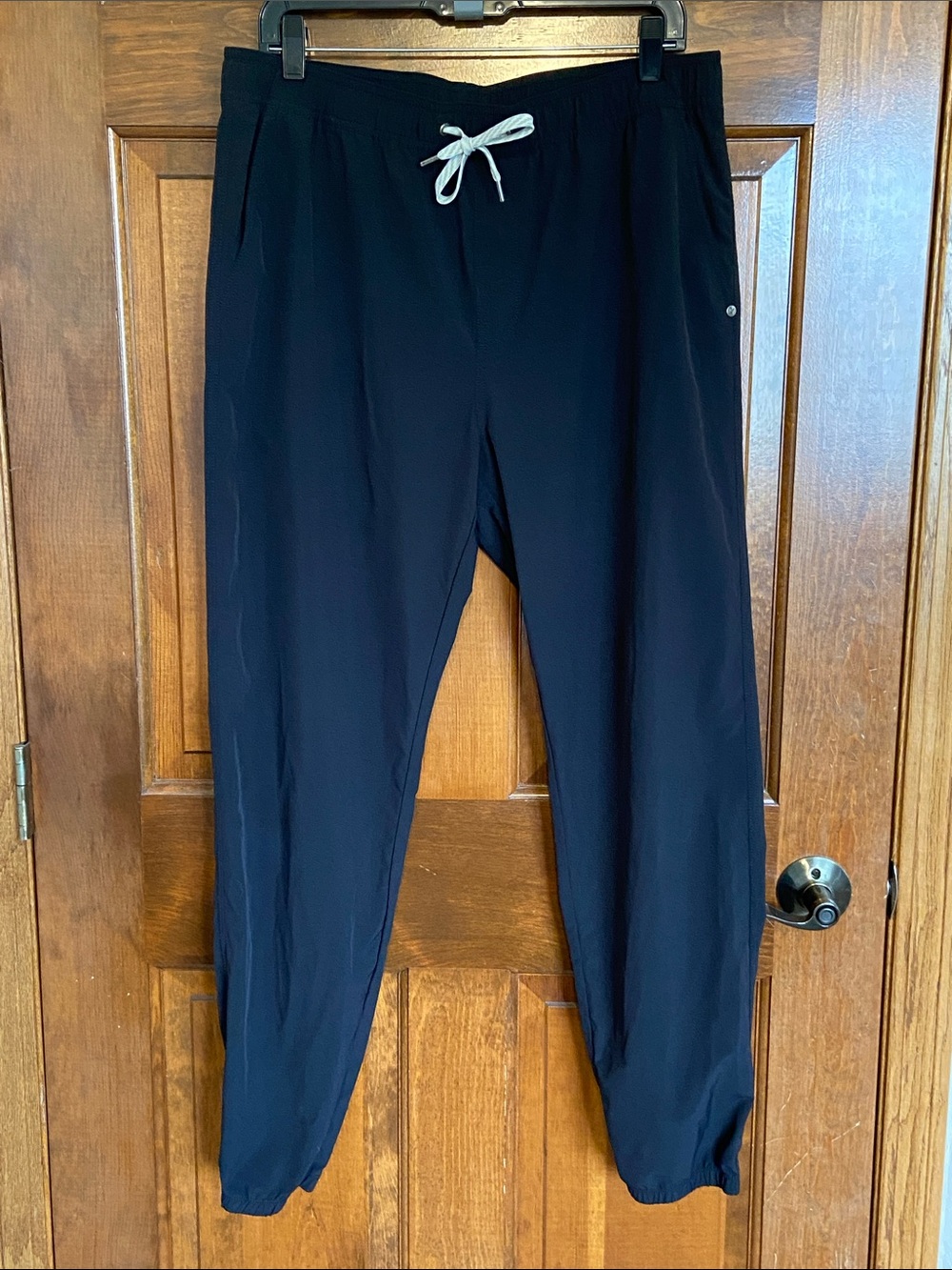 Vuori Sunday PerformanceJoggers drawstring pockets zip back pocket Performance L